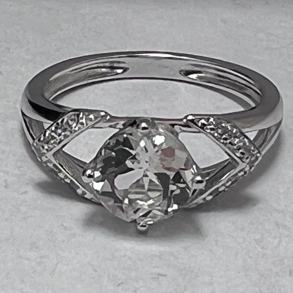 Avon Sterling Silver Genuine White Topaz Round Cut Statement Ring Size 6 Boxed